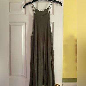 Size M. Sage green. Dress. Casual, flowy. Streetwear sxciety.